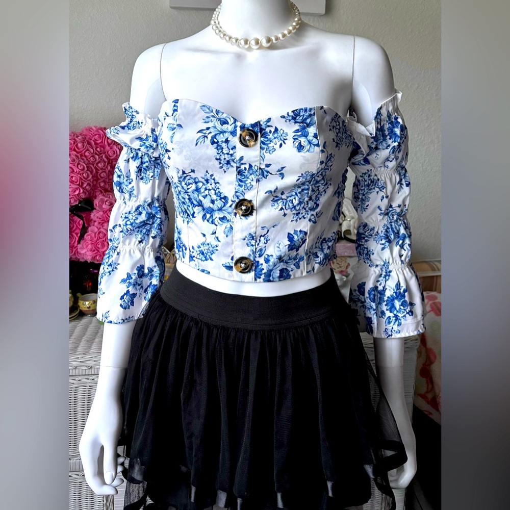 Boohoo Blue White Floral Crop Top Revealing Smocked Off Shoulder in Size S NWOT